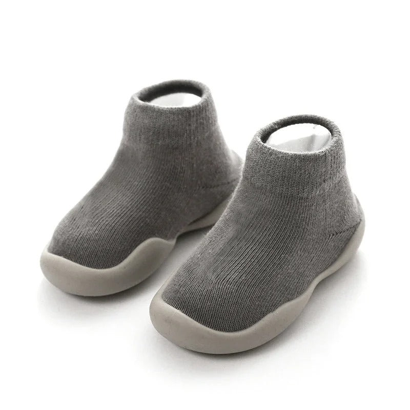 chaussons marche antiderapantes gris