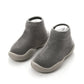 chaussons marche antiderapantes gris