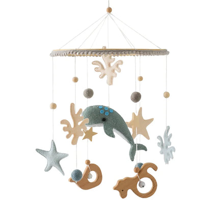 mobile bebe baleine bleu figures bois