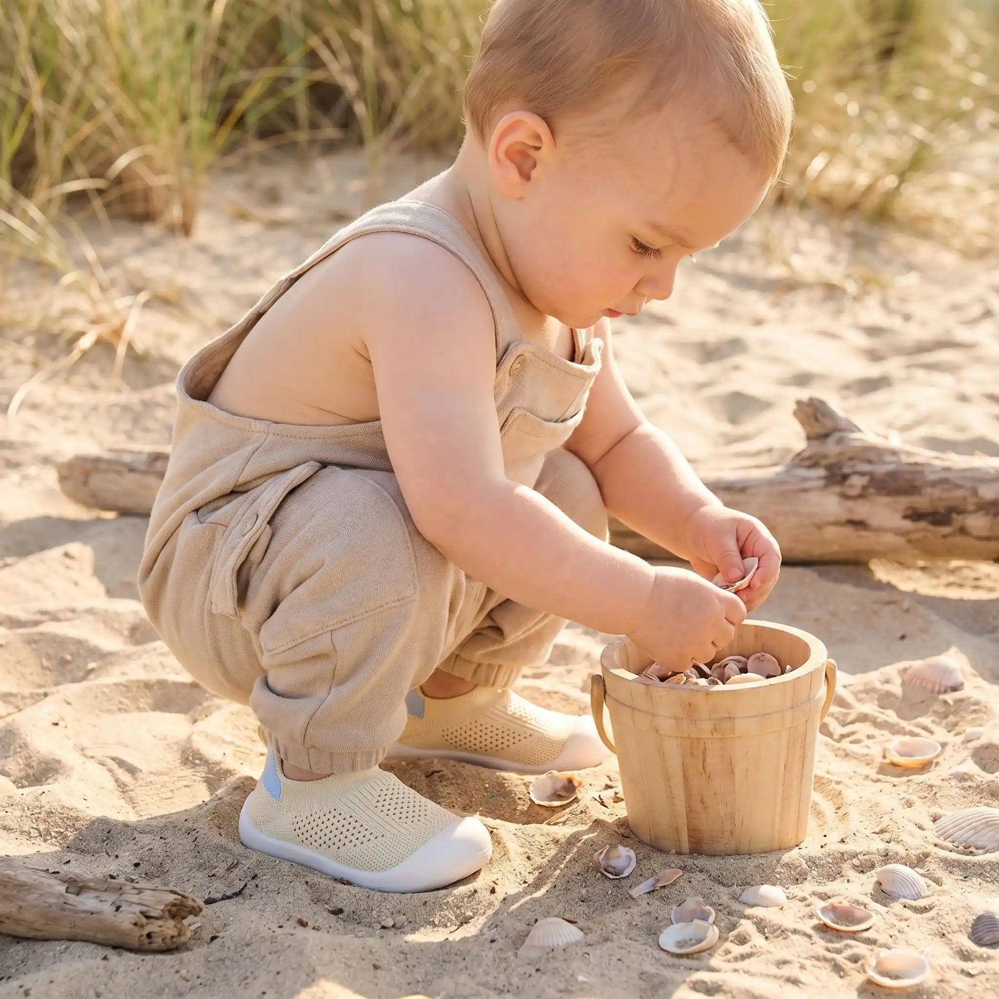 petit bébé plage chaussures souples beiges
